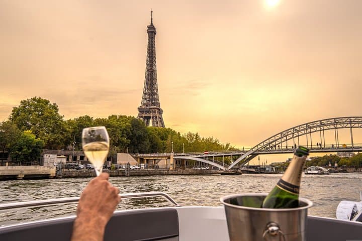 Paris Promenade Cruise River with Champagne