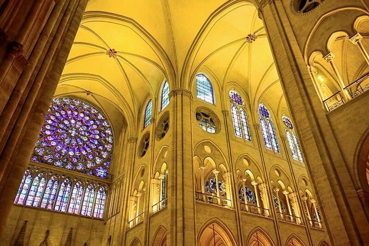 Small Group Notre Dame Cathedral Tour with Scheduled Entry