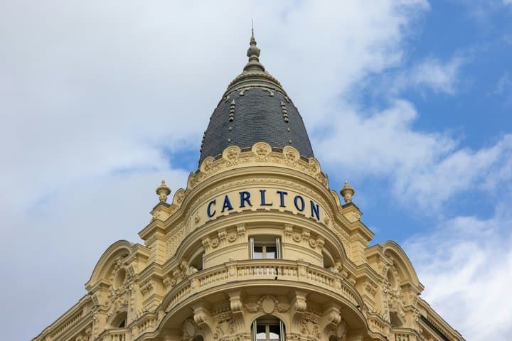 4-Hour Tour of Cannes and Antibes with a Local Guide in Spanish