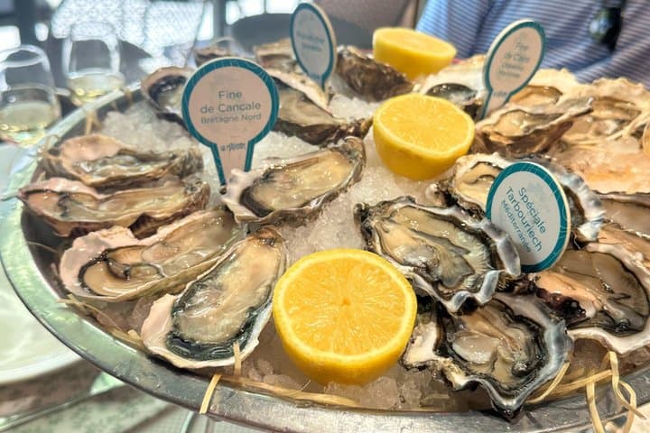 Oyster Wine and Champagne Tasting Tour in Paris