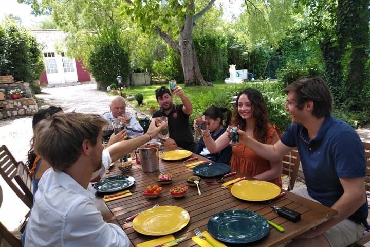 Convivial barbecue evenings under the Provençal sky