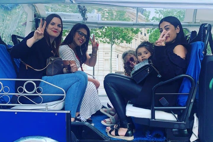 Paris: Electric Tuktuk tour with photo and audio stops
