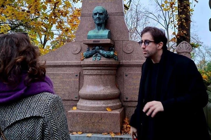 Father-Lachaise stories and mysteries told by an actor