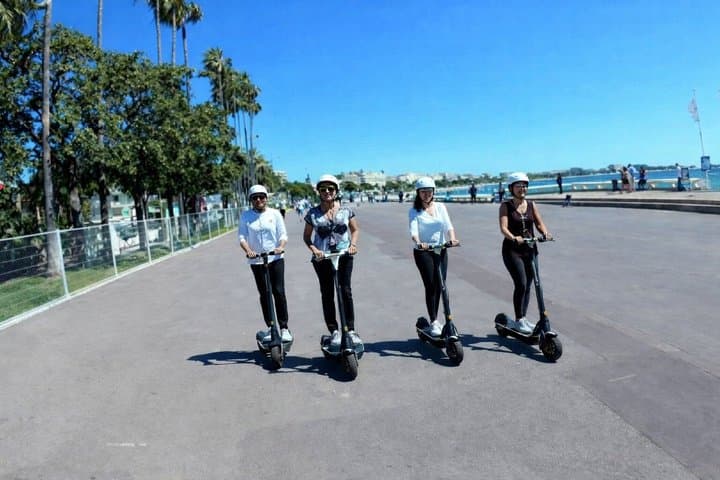 Découvrez Cannes autrement - tour guidé en eKickScooter Ninebot MAX G3 Segway®. De la Marina aux ruelles du Suquet, profitez de l’expérience fluide, confortable et premium au cœur de la French riviera