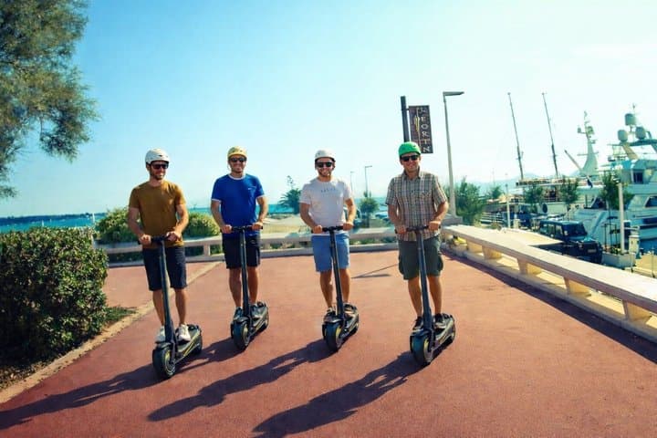 Tour exclusif en Ninebot MAX G3 Segway® à Cannes.
Performance, stabilité et confort pour une découverte élégante de la French Riviera.