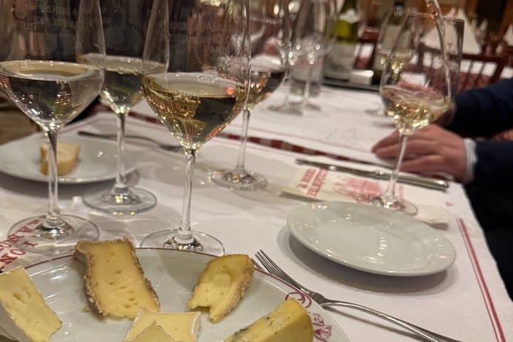 Private Montmartre With Wine Tasting Guided Experience
