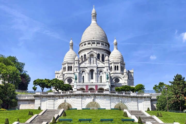 Private Montmartre With Wine Tasting Guided Experience