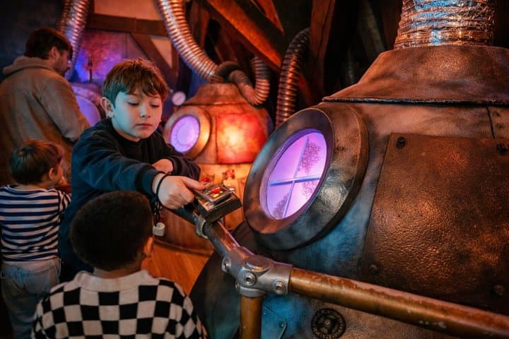 Brussels Kids Chocolate and Waffles Day Tour from Paris