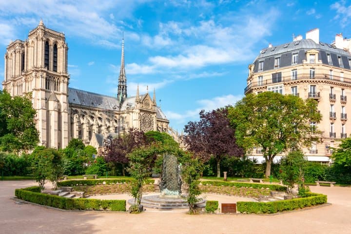 Ile de la Cité immersive theatrical tour in French
