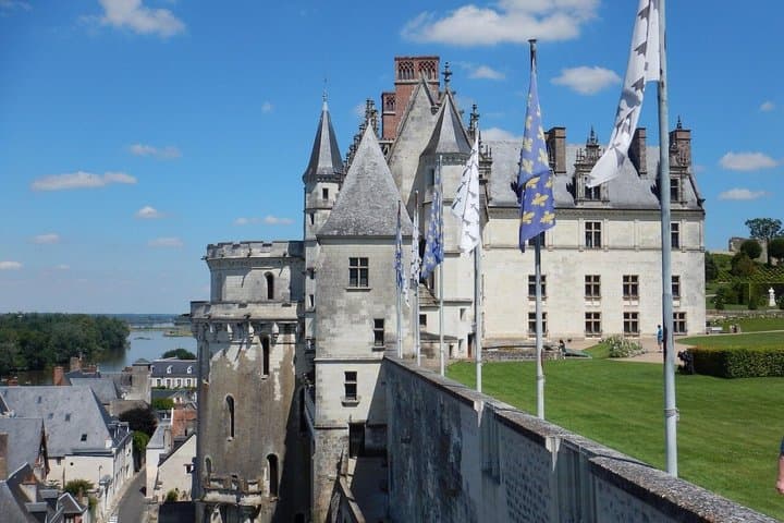 Loire Valley Ultimate E-bike Tour: Amboise, Chenonceau & Wine