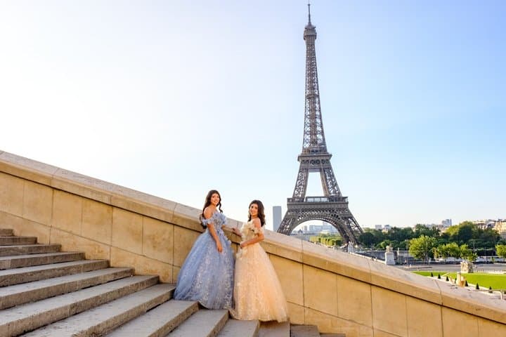 Eiffel Tower Photoshoot. ONE PRICE (Solo, Couple, Group Up to 99)