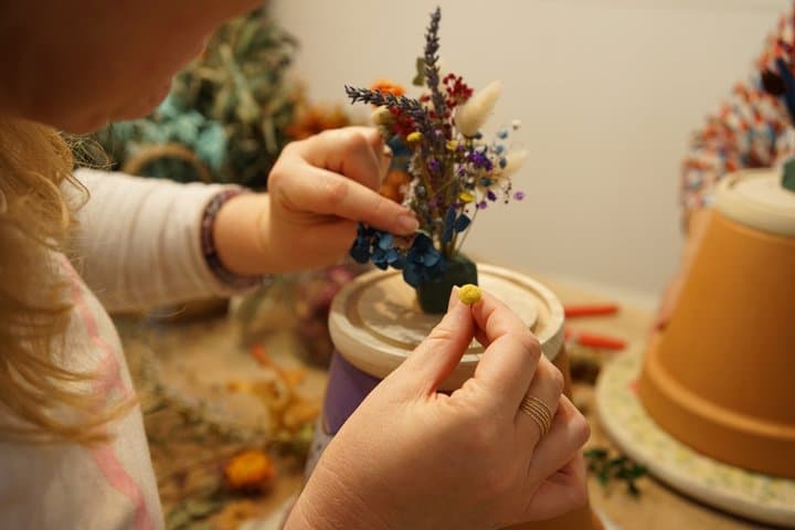 Workshop bell in dried flowers near Nantes