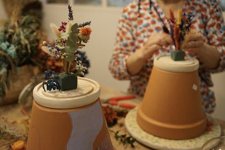 Workshop bell in dried flowers near Nantes