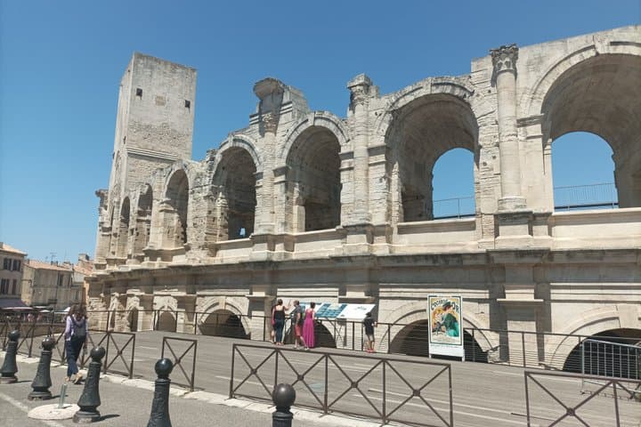 Private tour in Arles: entrances included in Roman monuments!