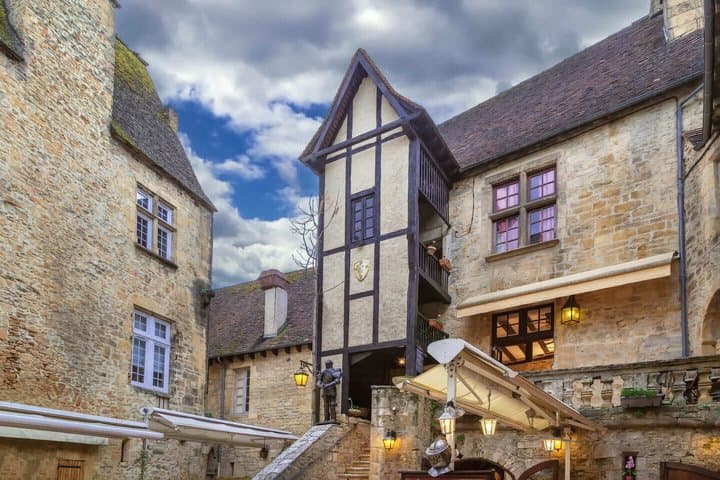 Hello Sarlat: Private 2-Hour Intro City Walk with Local Guide