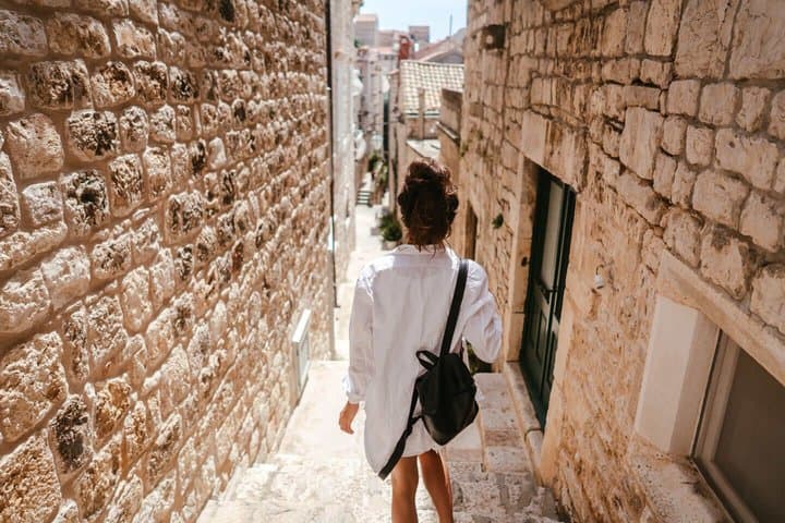 Hello Sarlat: Private 2-Hour Intro City Walk with Local Guide