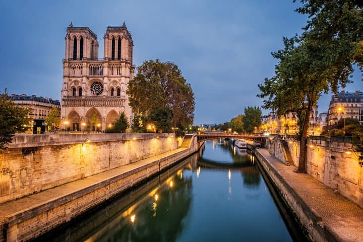 Paris Private Classical Walk: From Eiffel Tower to Notre Dame