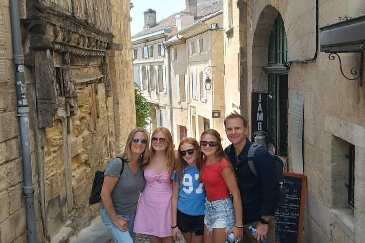 Full Day Saint Emilion Tour: Top tier Chateaux & Lunch Included