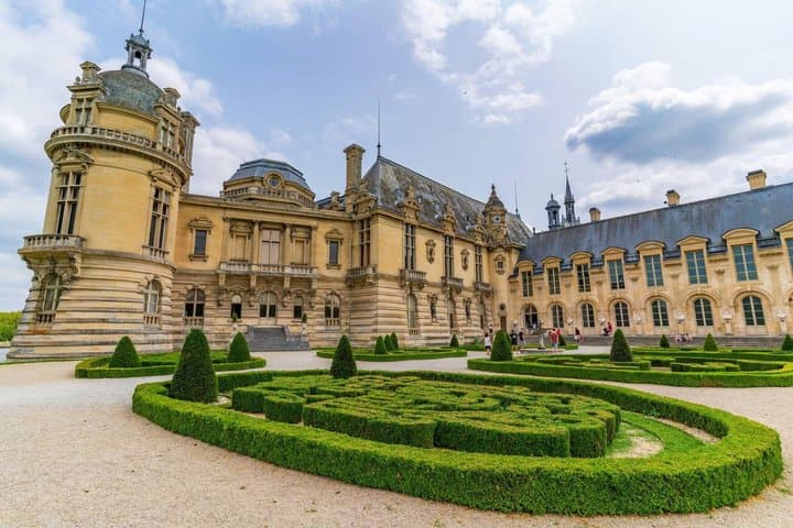 From Paris: Private Day Trip to Château de Chantilly & Gardens