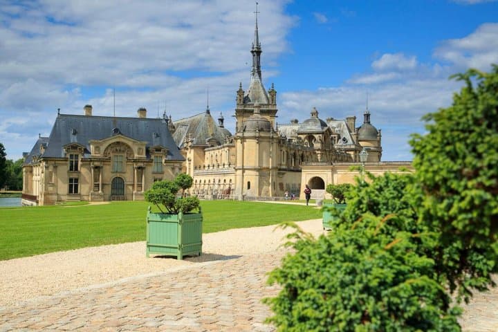 From Paris: Private Day Trip to Château de Chantilly & Gardens