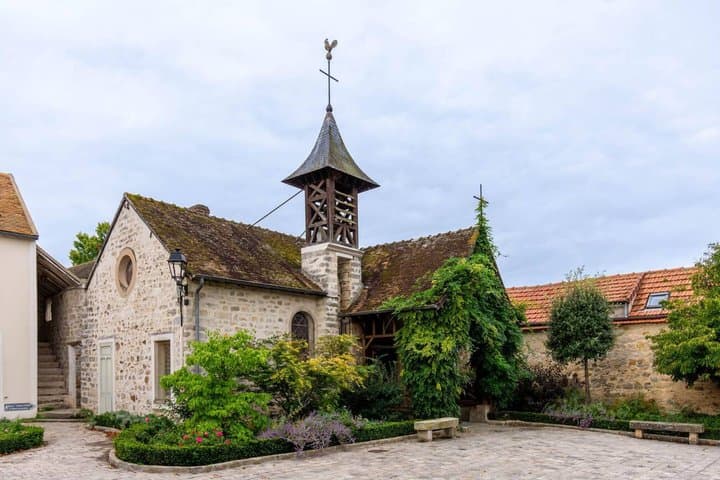 Private Day Trip to Fontainebleau and Barbizon from Paris