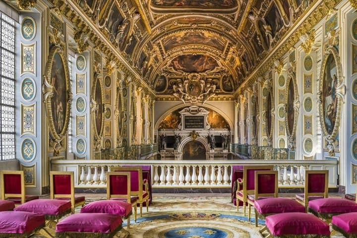 Private Day Trip to Fontainebleau and Barbizon from Paris