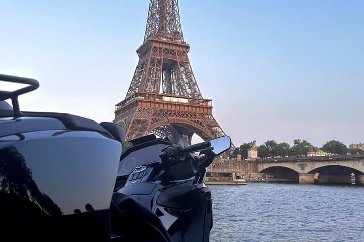 Paris Private Airport Transfer CDG or Orly with Meet and Greet