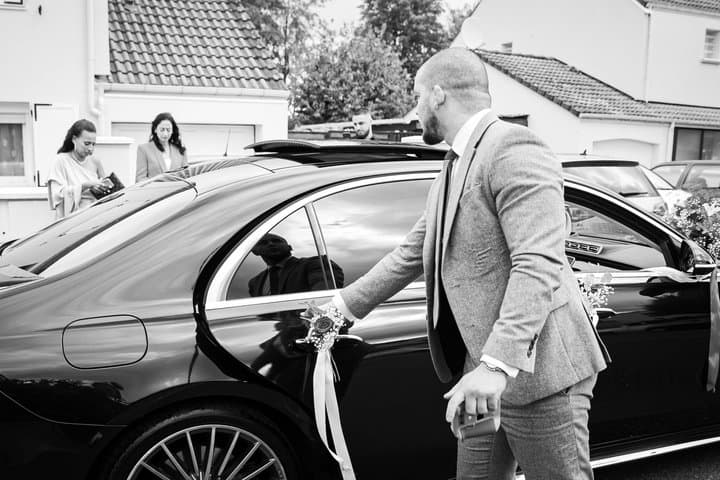 Paris Private Airport Transfer CDG or Orly with Meet and Greet