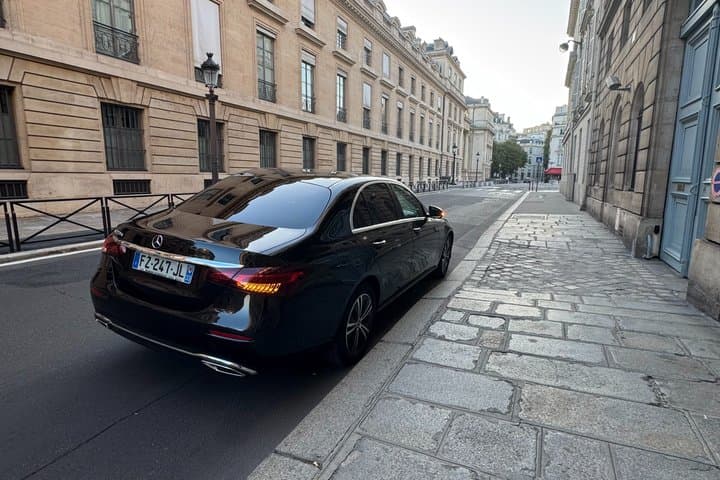 CDG Airport Private Transfer to Paris Hotel Mercedes Sedan