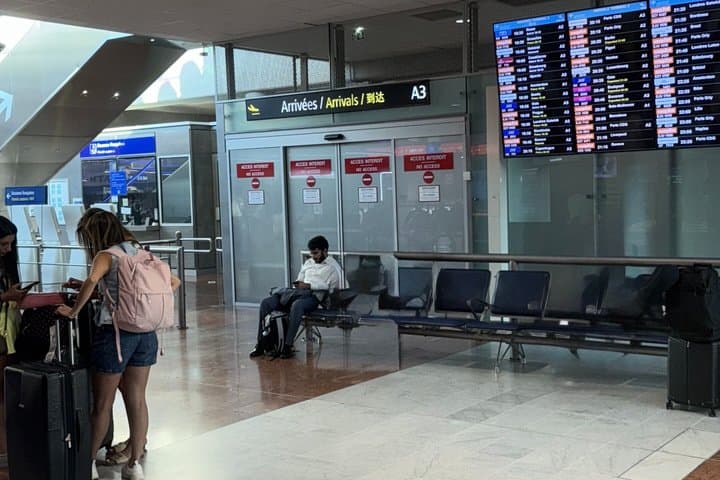 Paris Private Airport Transfer CDG, Orly and Train Stations