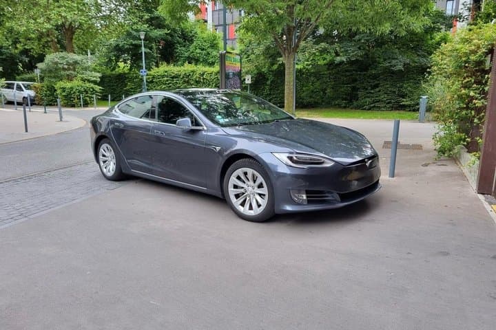 Paris Private Airport Transfer CDG, Orly and Train Stations