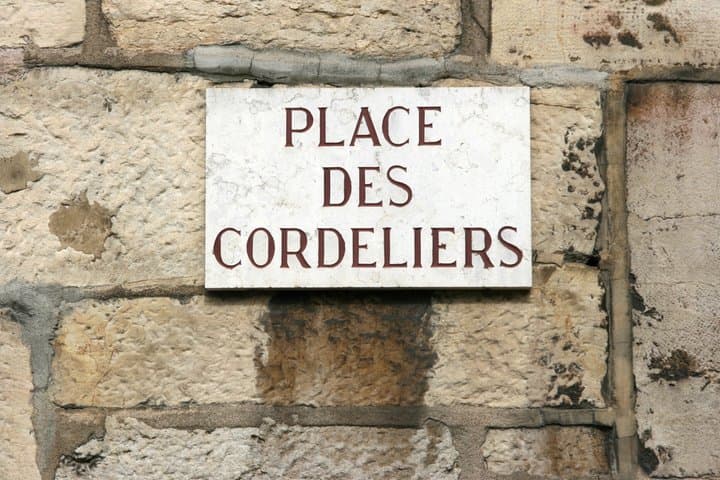Private Easy Walking Food and Wine Tour in Annecy Old Town
