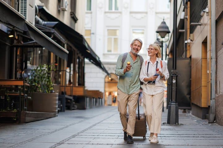 Private Easy Walking Food and Wine Tour in Annecy Old Town