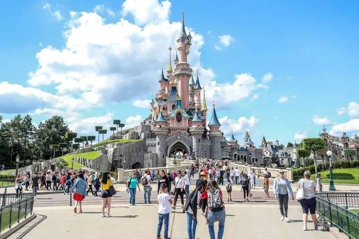 Private Transfer from CDG Airport to Disney