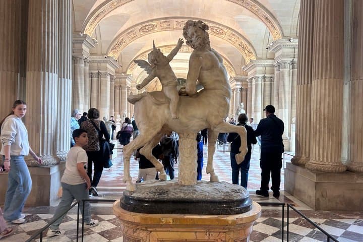Semi-Private Louvre Tour Masterpieces in 2 hours