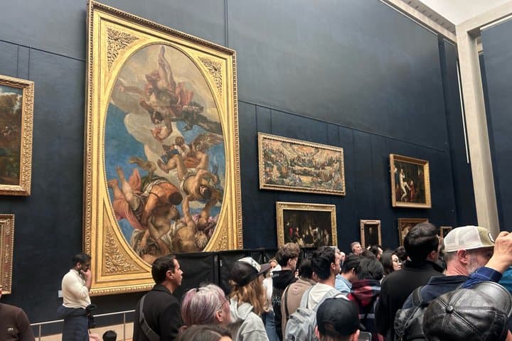 Semi-Private Louvre Tour Masterpieces in 2 hours