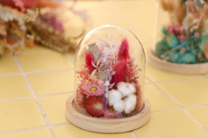 Workshop bell in dried flowers near Nantes