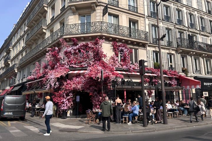 Paris Iconic Marais and Gastronomy Private Walking Tour