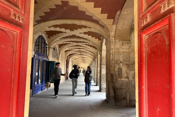 Paris Iconic Marais and Gastronomy Private Walking Tour