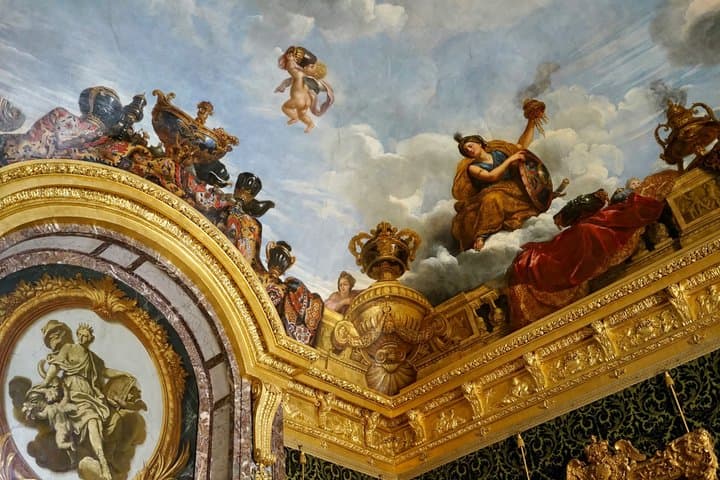 Discover Versailles: Palace & Gardens Guided Tour 18-guests Max