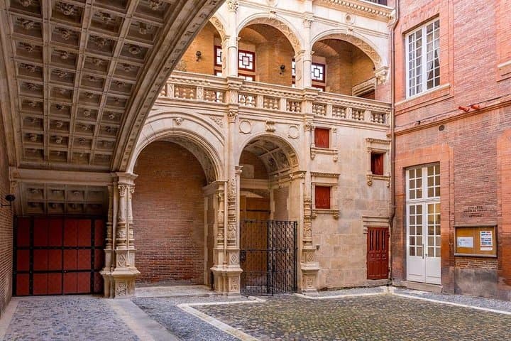 Toulouse: Private Walking Tour of Power, Religion & Trade