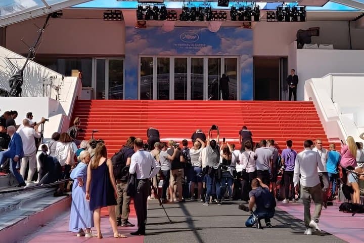 Private Walking Tour of Cannes with Explore Old Town and Market