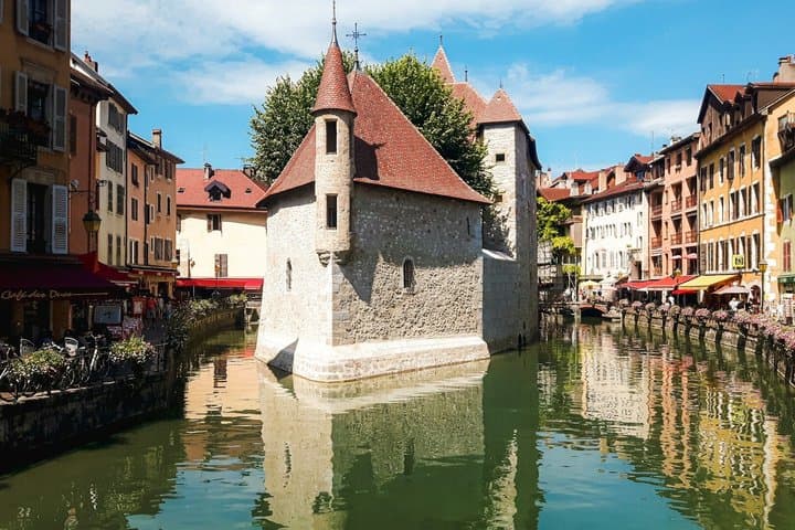 Annecy Two Hour Insider Walking Tour With Local Guide