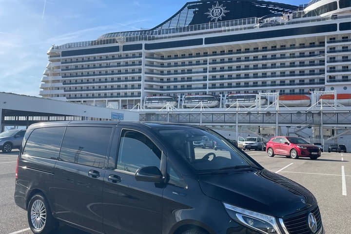 Transfer driver van airport Marseille to Marseille center