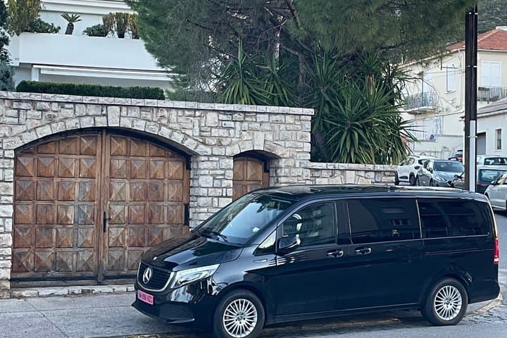 Transfer driver van airport Marseille to Marseille center
