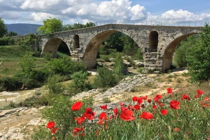 The magnificent hilltop villages of the Luberon on a private day