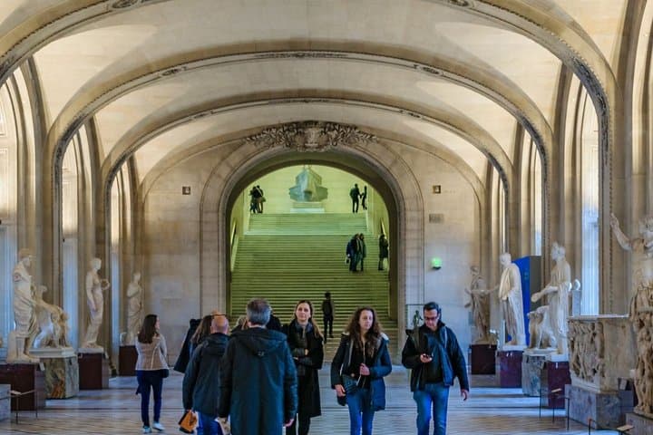 Paris Louvre Museum Small Group Tour First Access