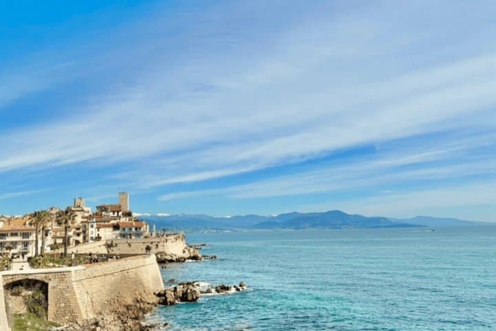 Antibes: Walking Tour Provençal Market, Old Town, and Sea Views