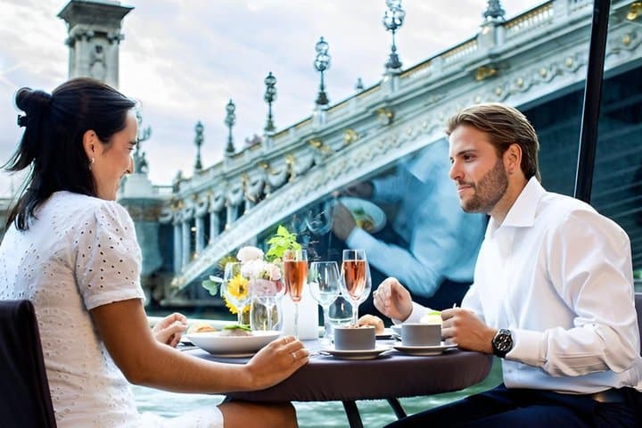 Paris Investment and Leisure Tour Dinning on the Seine cruise