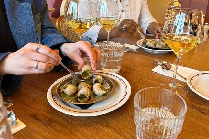 Paris Le Marais Food Tour with French Onion Soup, Cheese and Wine
